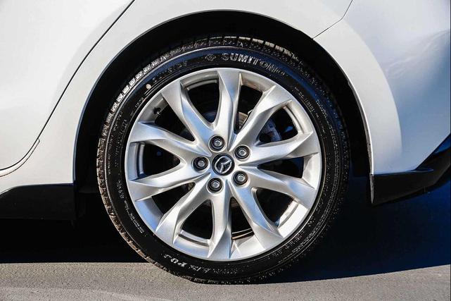 Photo of 2015 White Mazda Mazda3