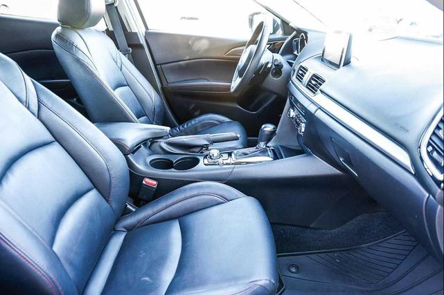 Photo of 2015 White Mazda Mazda3