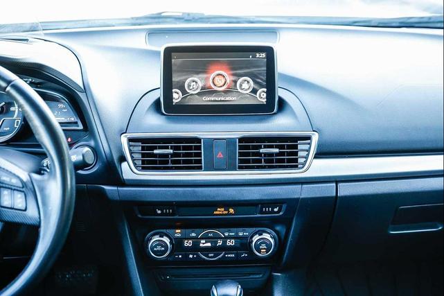 Photo of 2015 White Mazda Mazda3