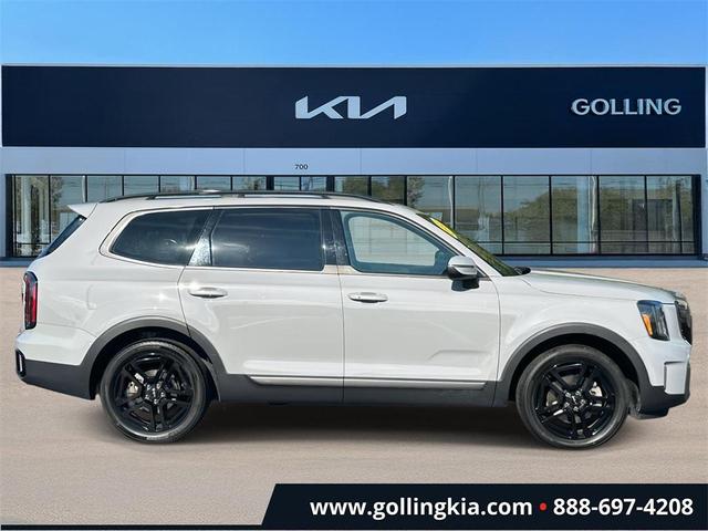 Photo of 2023 Wolf Gray Kia Telluride