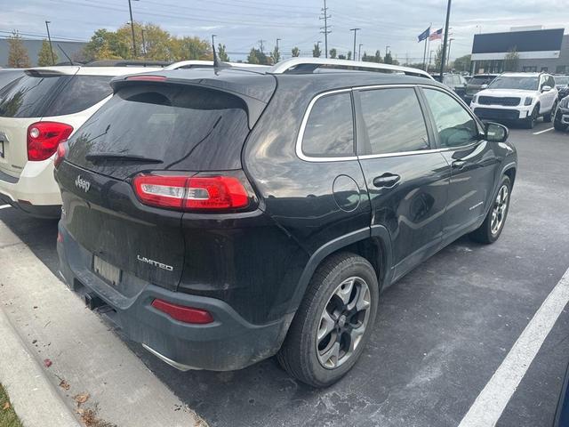 Photo of 2016 Brilliant Black Crystal Pearlcoat Jeep Cherokee
