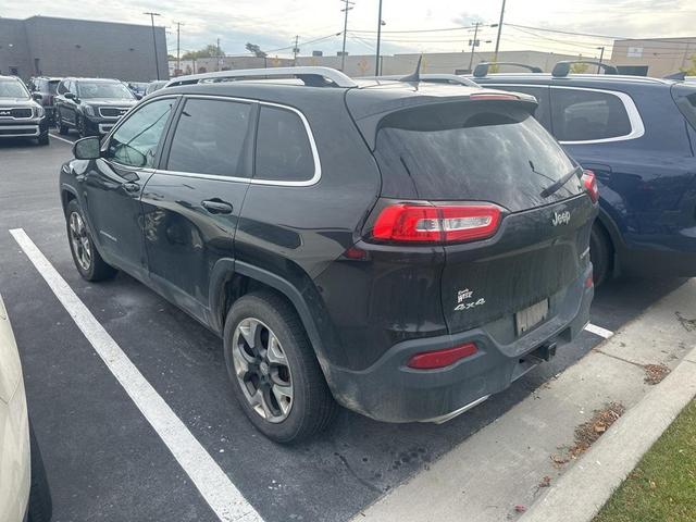 Photo of 2016 Brilliant Black Crystal Pearlcoat Jeep Cherokee