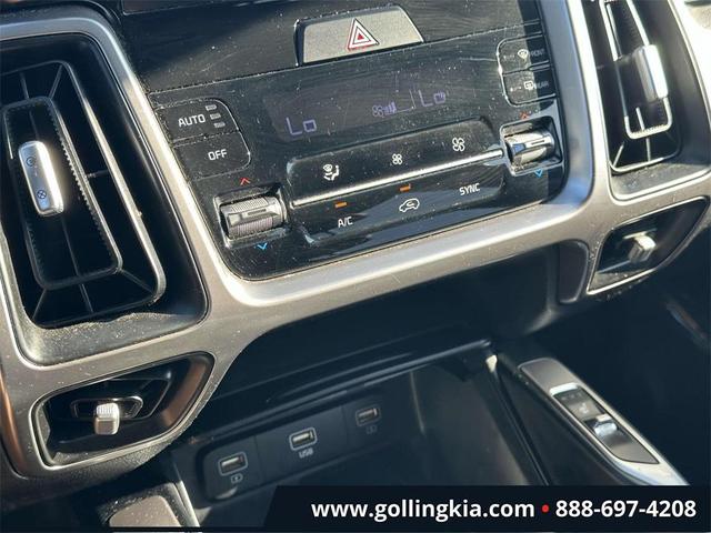 Photo of 2021 Crystal Beige Kia Sorento