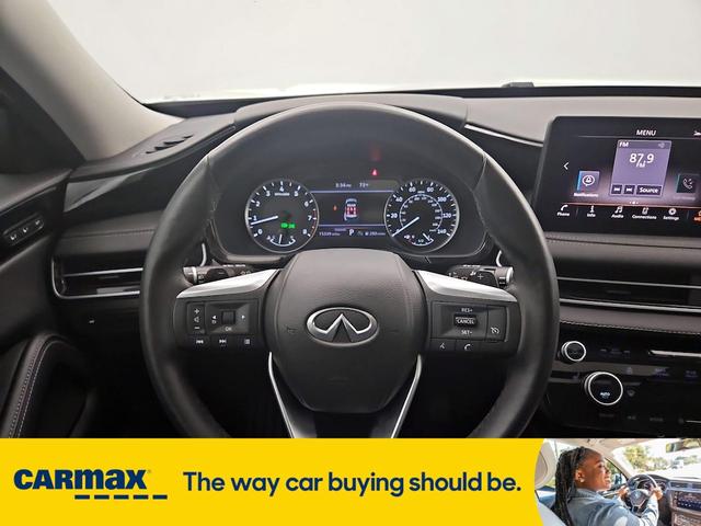 Photo of 2024 White INFINITI QX60