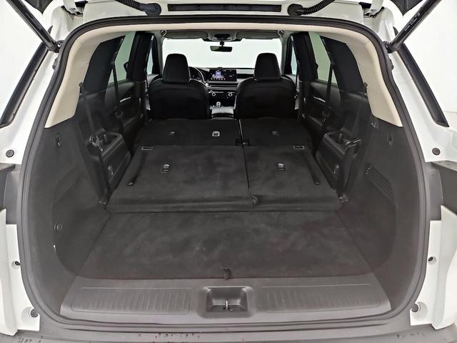 Photo of 2024 White INFINITI QX60