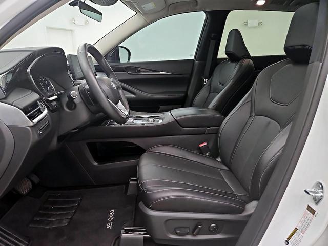 Photo of 2024 White INFINITI QX60