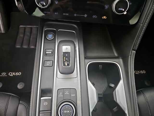 Photo of 2024 White INFINITI QX60
