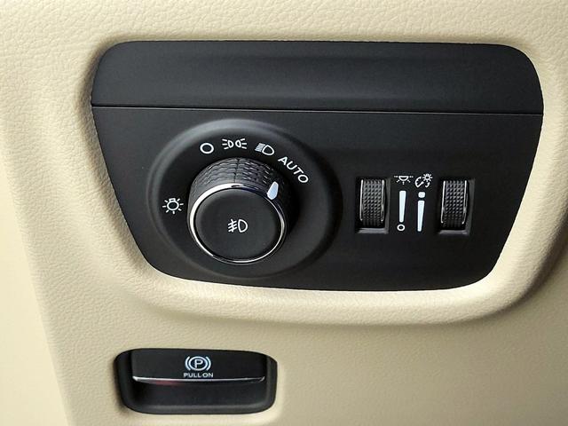 Photo of 2024 Blue Jeep Grand Cherokee