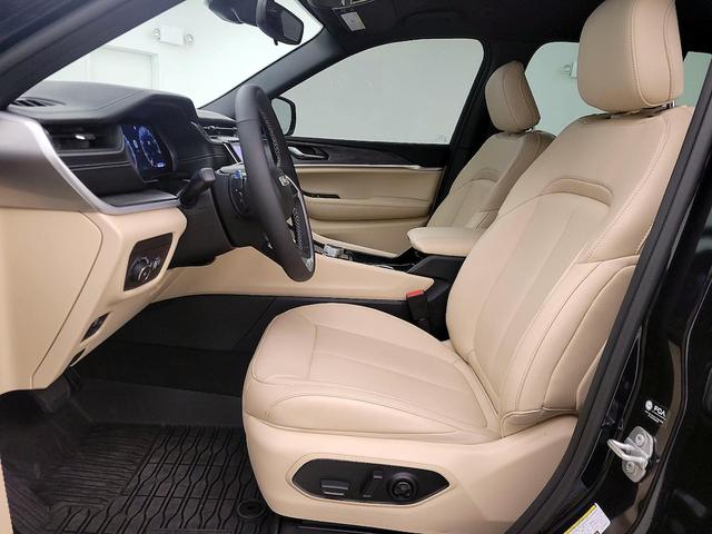 Photo of 2024 Blue Jeep Grand Cherokee