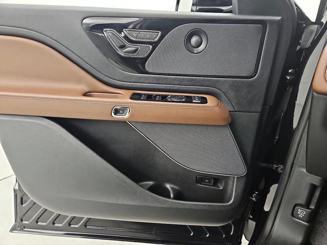Photo of 2023 Black Lincoln Aviator