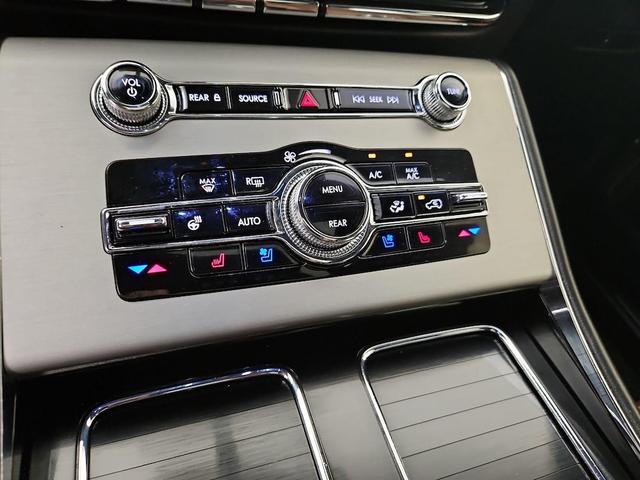 Photo of 2023 Black Lincoln Aviator