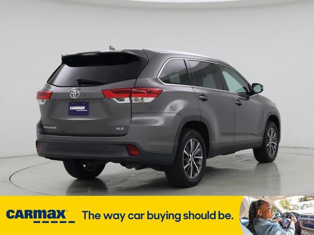 Photo of 2019 Brown Toyota Highlander