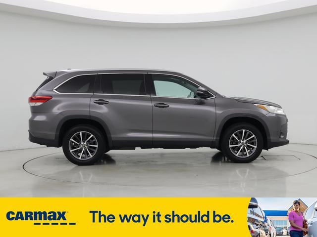 Photo of 2019 Brown Toyota Highlander