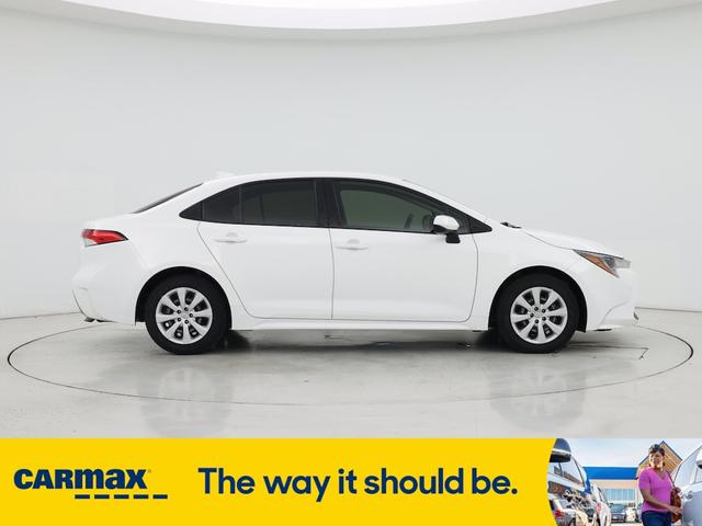Photo of 2022 White Toyota Corolla