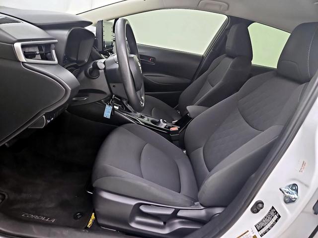 Photo of 2022 White Toyota Corolla