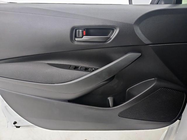 Photo of 2022 White Toyota Corolla