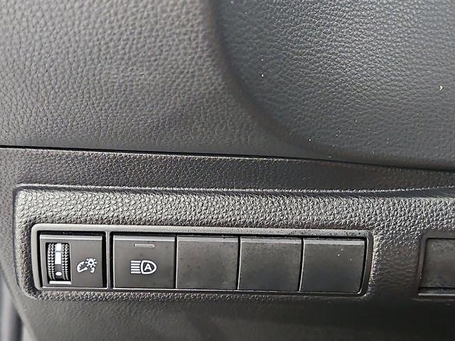 Photo of 2022 White Toyota Corolla