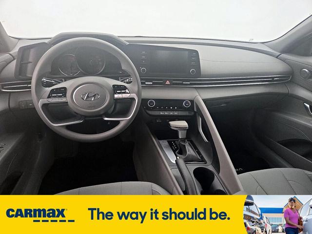 Photo of 2022 Gray Hyundai ELANTRA