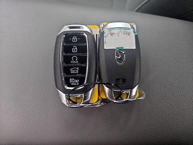 Photo of 2022 Gray Hyundai ELANTRA