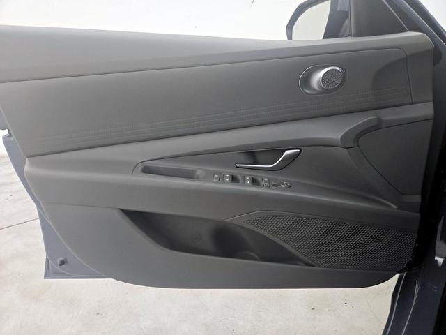 Photo of 2022 Gray Hyundai ELANTRA