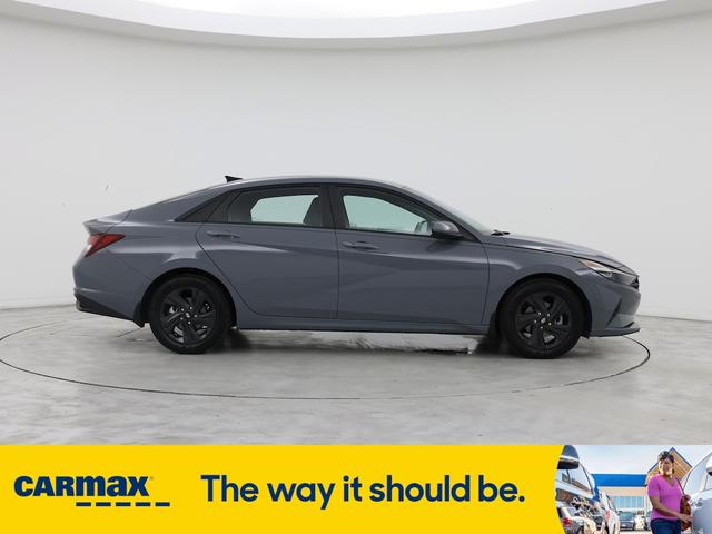 Photo of 2022 Gray Hyundai ELANTRA