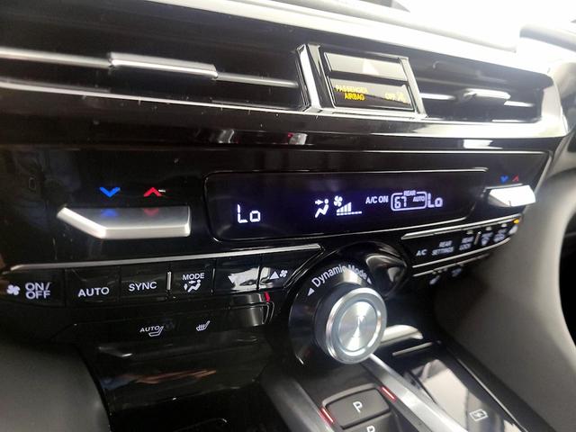 Photo of 2023 White Acura MDX