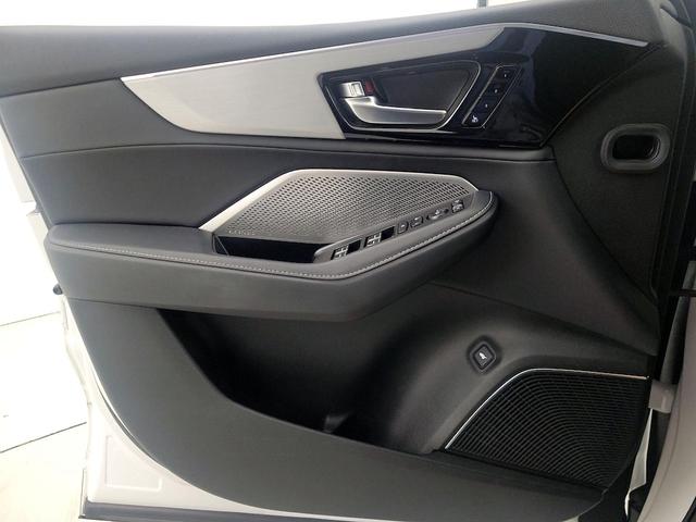Photo of 2023 White Acura MDX