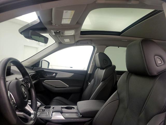 Photo of 2023 White Acura MDX