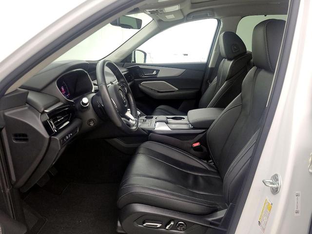Photo of 2023 White Acura MDX