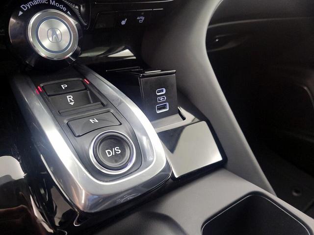 Photo of 2023 White Acura MDX