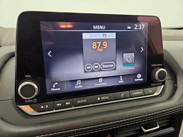 Photo of 2023 White Nissan Rogue