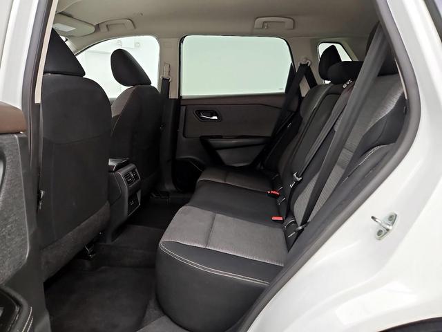 Photo of 2023 White Nissan Rogue