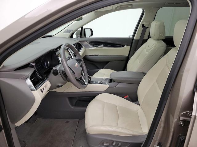 Photo of 2023 Gold Cadillac XT6