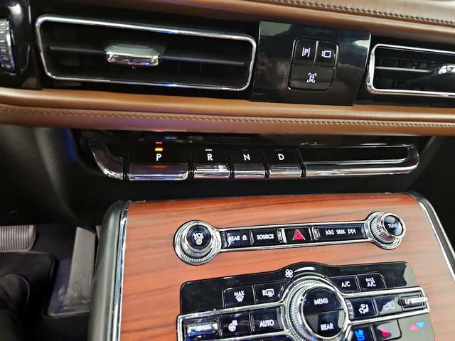 Photo of 2021 Silver Lincoln Aviator
