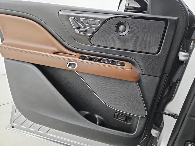 Photo of 2021 Silver Lincoln Aviator