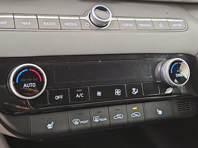 Photo of 2023 Black Hyundai ELANTRA
