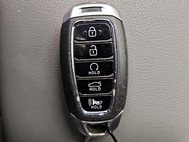 Photo of 2023 Black Hyundai ELANTRA