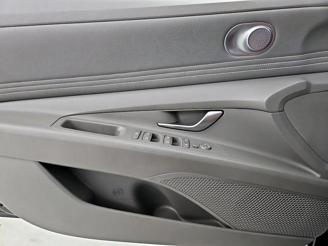 Photo of 2023 Black Hyundai ELANTRA