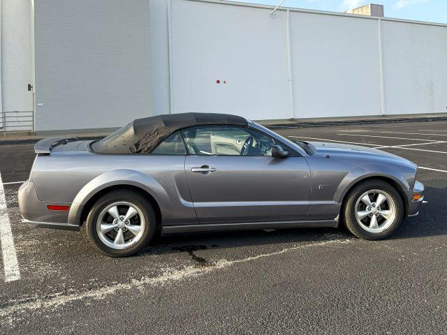 Photo of 2007 Silver Ford Mustang
