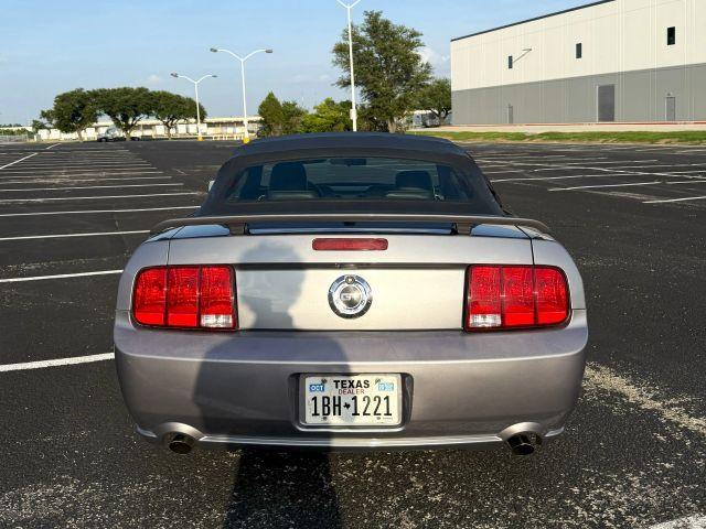 Photo of 2007 Silver Ford Mustang