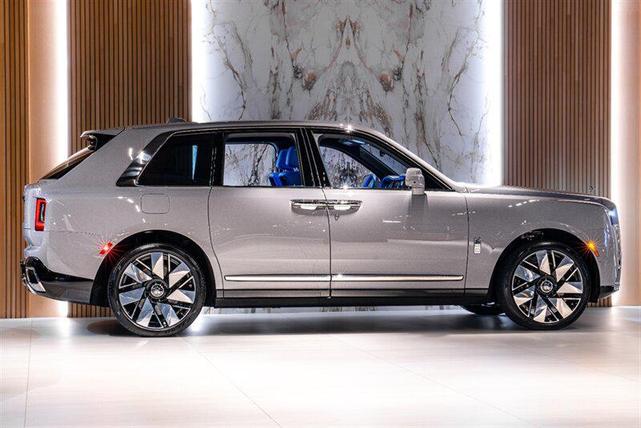 Photo of 2025 Tempest Gray Rolls-Royce Cullinan
