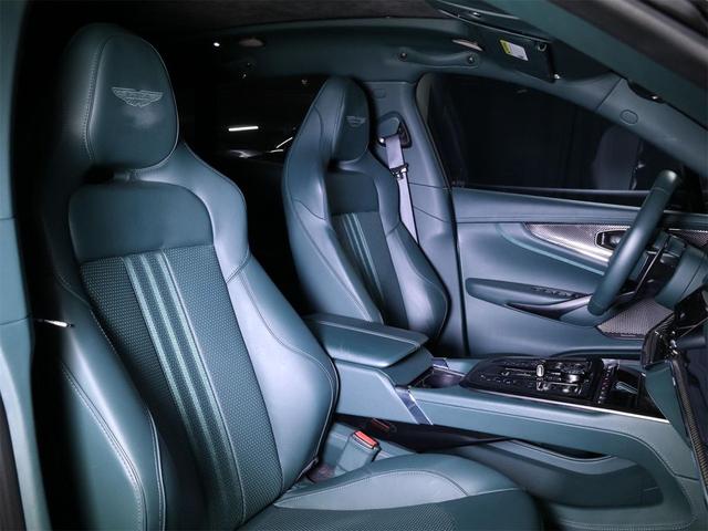 Photo of 2025 Malachite Green Aston Martin DBX
