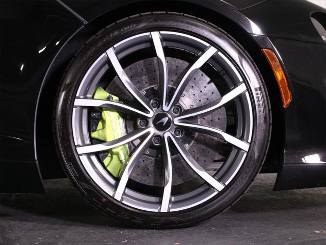 Photo of 2025 Onyx Black McLaren Artura