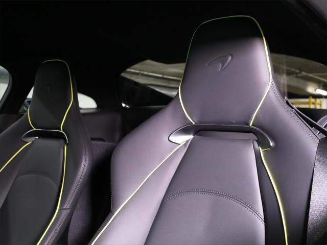 Photo of 2025 Onyx Black McLaren Artura