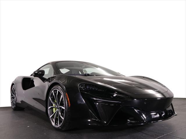 Photo of 2025 Onyx Black McLaren Artura