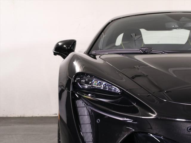 Photo of 2025 Onyx Black McLaren Artura