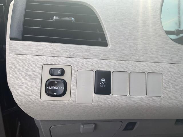 Photo of 2013 Predawn Gray Mica Toyota Sienna