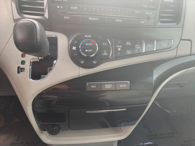 Photo of 2013 Predawn Gray Mica Toyota Sienna