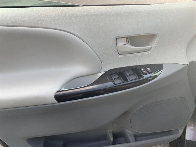 Photo of 2013 Predawn Gray Mica Toyota Sienna