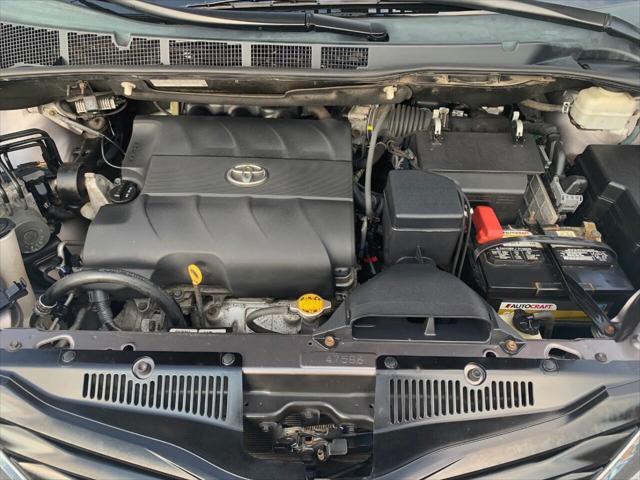 Photo of 2013 Predawn Gray Mica Toyota Sienna